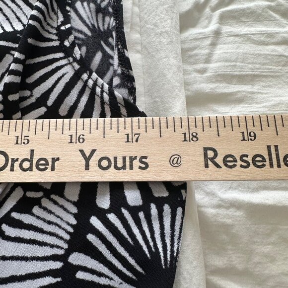 East 5th Black & White Sleeveless Top Abstract Pattern V Neck XL  Babydoll Boho - Picture 5 of 8